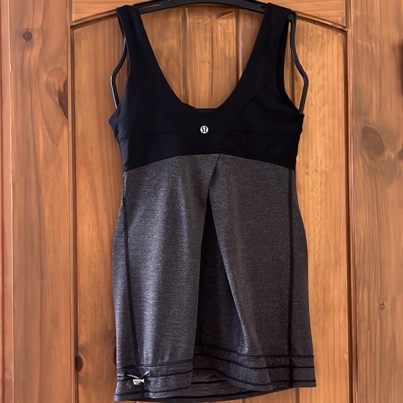 Lulu lemon tank.  Size 4. - Picture 4 of 7